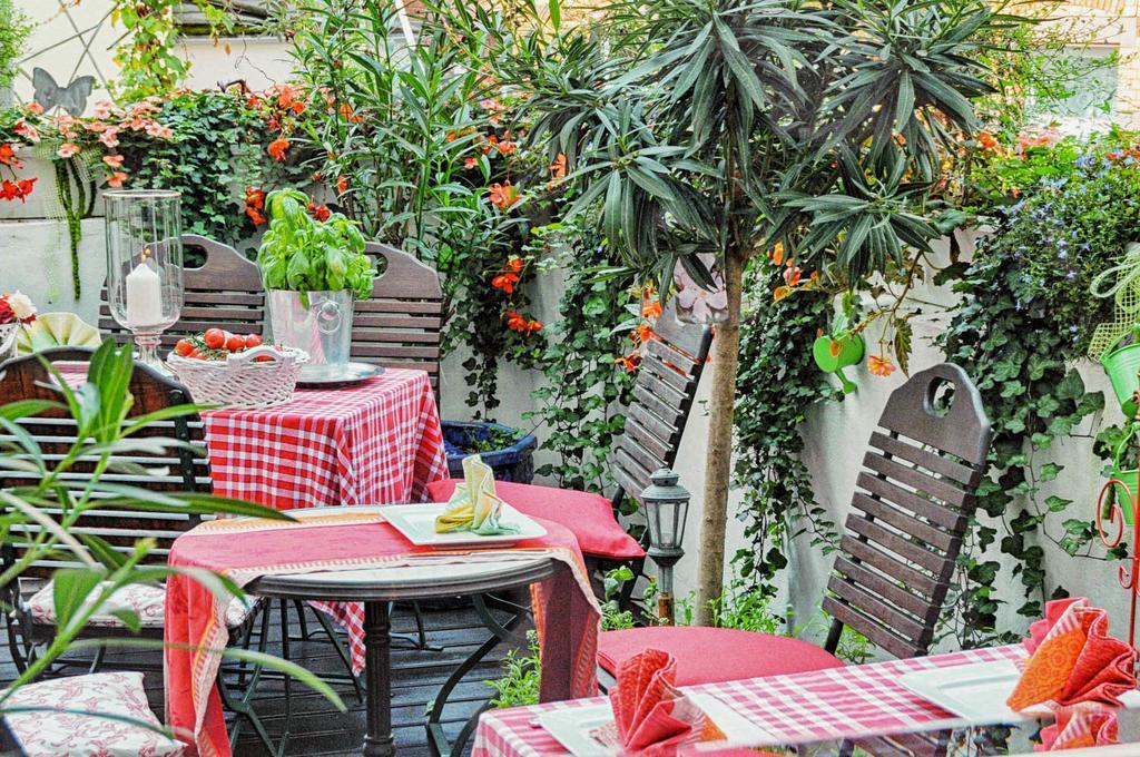 Garni Hotel Drei Lilien Wiesbaden Exteriör bild