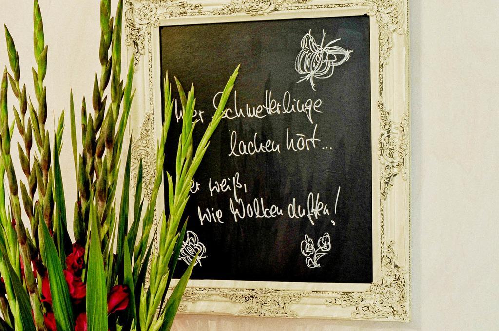 Garni Hotel Drei Lilien Wiesbaden Exteriör bild